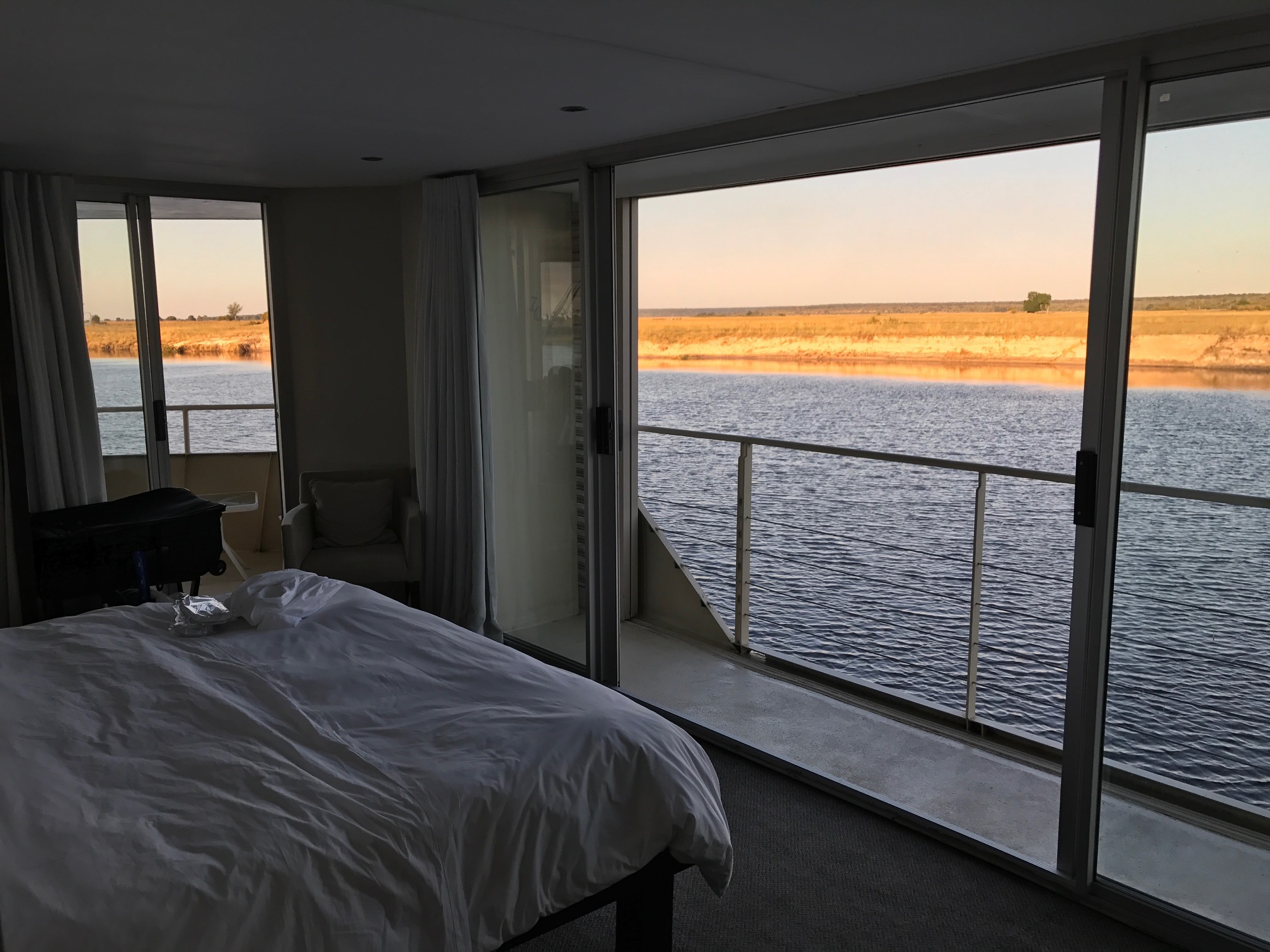 Zambezi Queen staterooms & suites